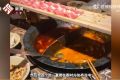 火锅店把吃剩锅底重新端给顾客 食品安全问题应该引起重视